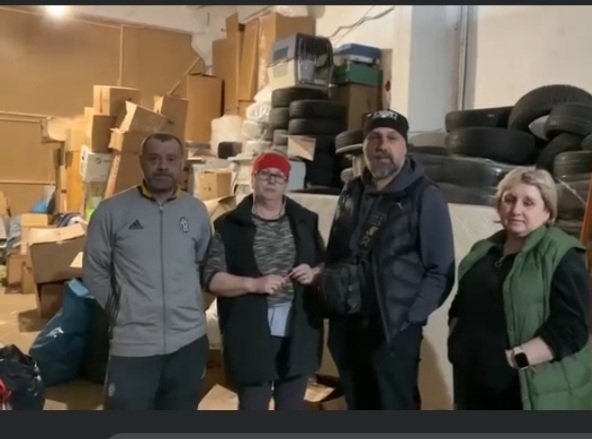 Віталій Свіріпський, Христина Мітіна, Ігор Собко та Інна Панасенко: отримання допомоги від благодійників з Німеччини, внесок за логістику 30 тисяч гривень із зібраних коштів. Скриншот відео 