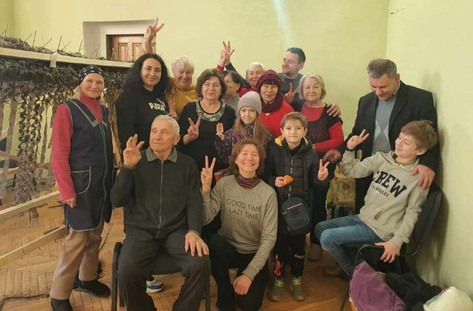 Сергій в колективі чернівецьких “павучків”. Фото: Фейсбук-сторінка “Український Народний Дім”