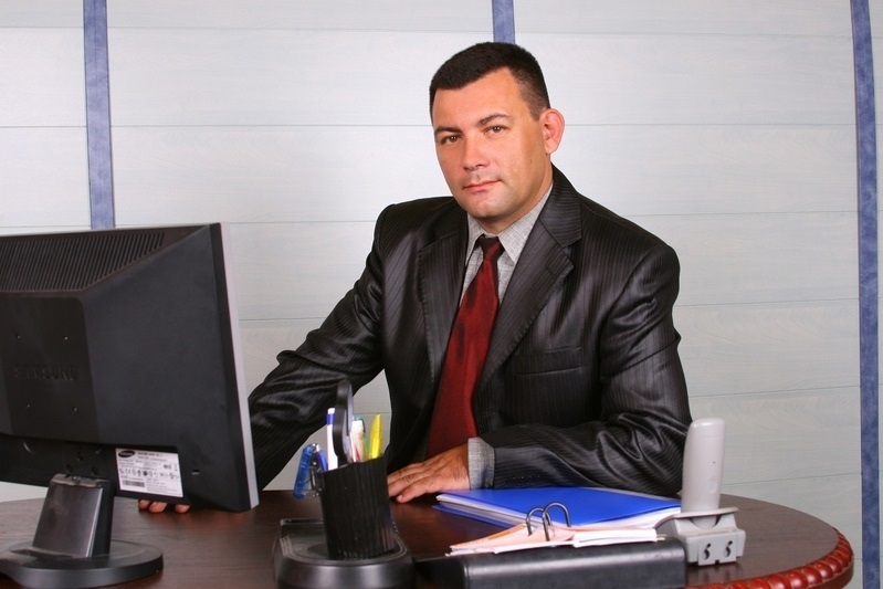 Геннадій Васильович Осьмак, 1969 року народження, — відомий херсонський журналіст, член НСЖУ. Сайт “Новий візит”