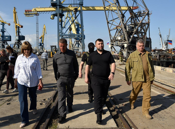 Голова “ДНР” Денис Пушилін в порту Маріуполя/Фото пропагандистського ресурсу ДАН