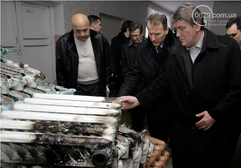 У 2006 році через кілька днів після аварії в Алчевськ приїхав президент Віктор Ющенко. Фото: Getty images / Mykola Lazarenko