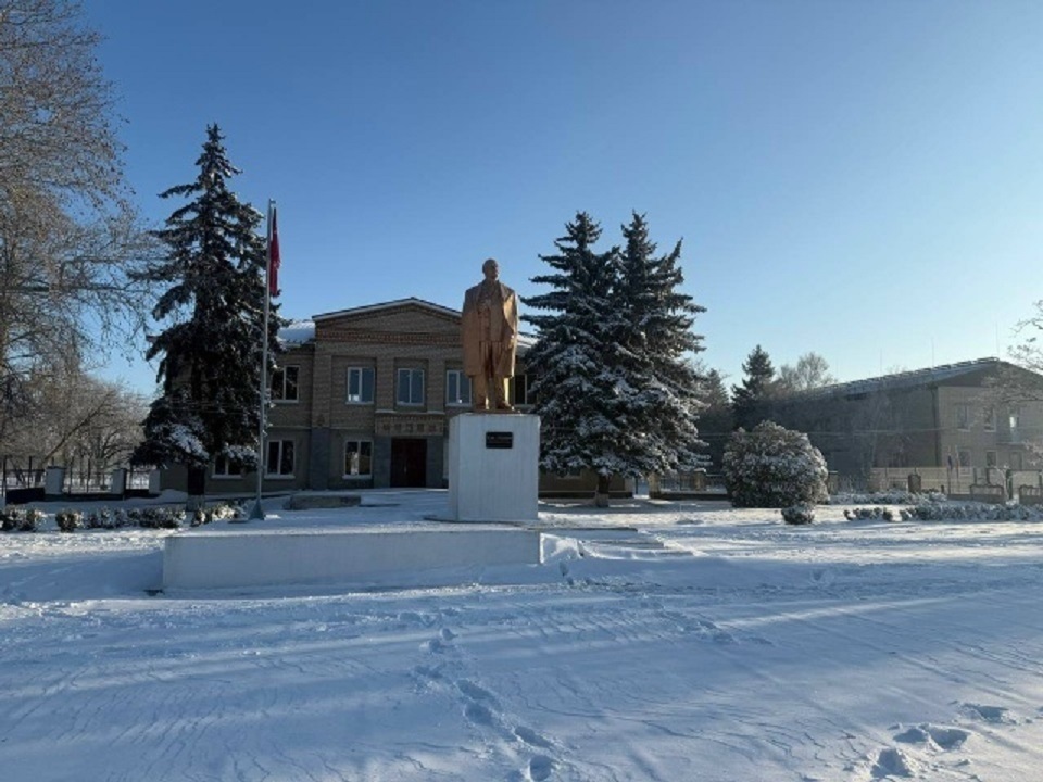 “Візитівкою” окупованих населених пунктів Херсонщини став “реанімований” вождь революції. Олешки, 2026 рік. Фото з окупаційних соцмереж