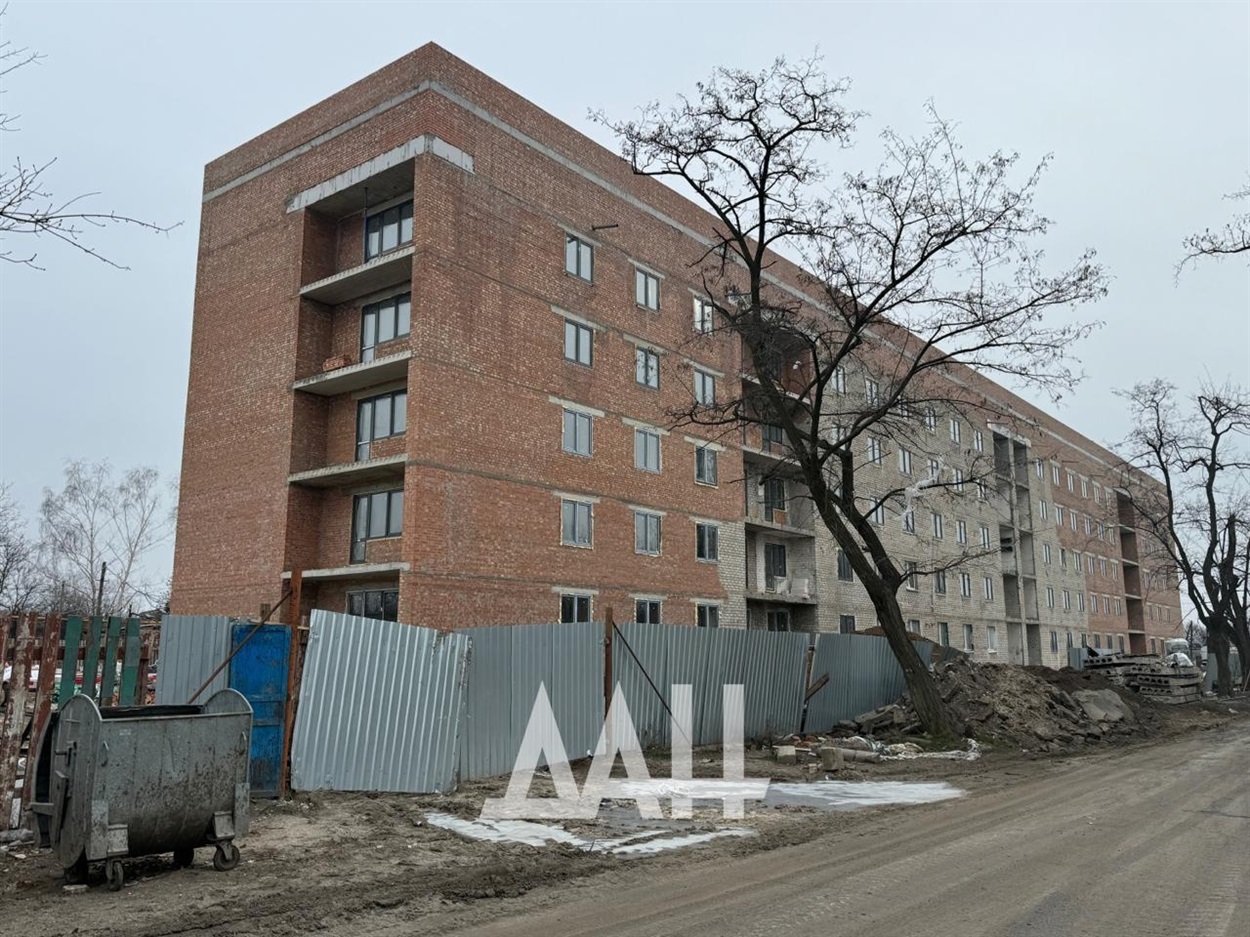 Пропаганда РФ акцентує на відновленні кількох будинків у зруйнованій Авдіївці