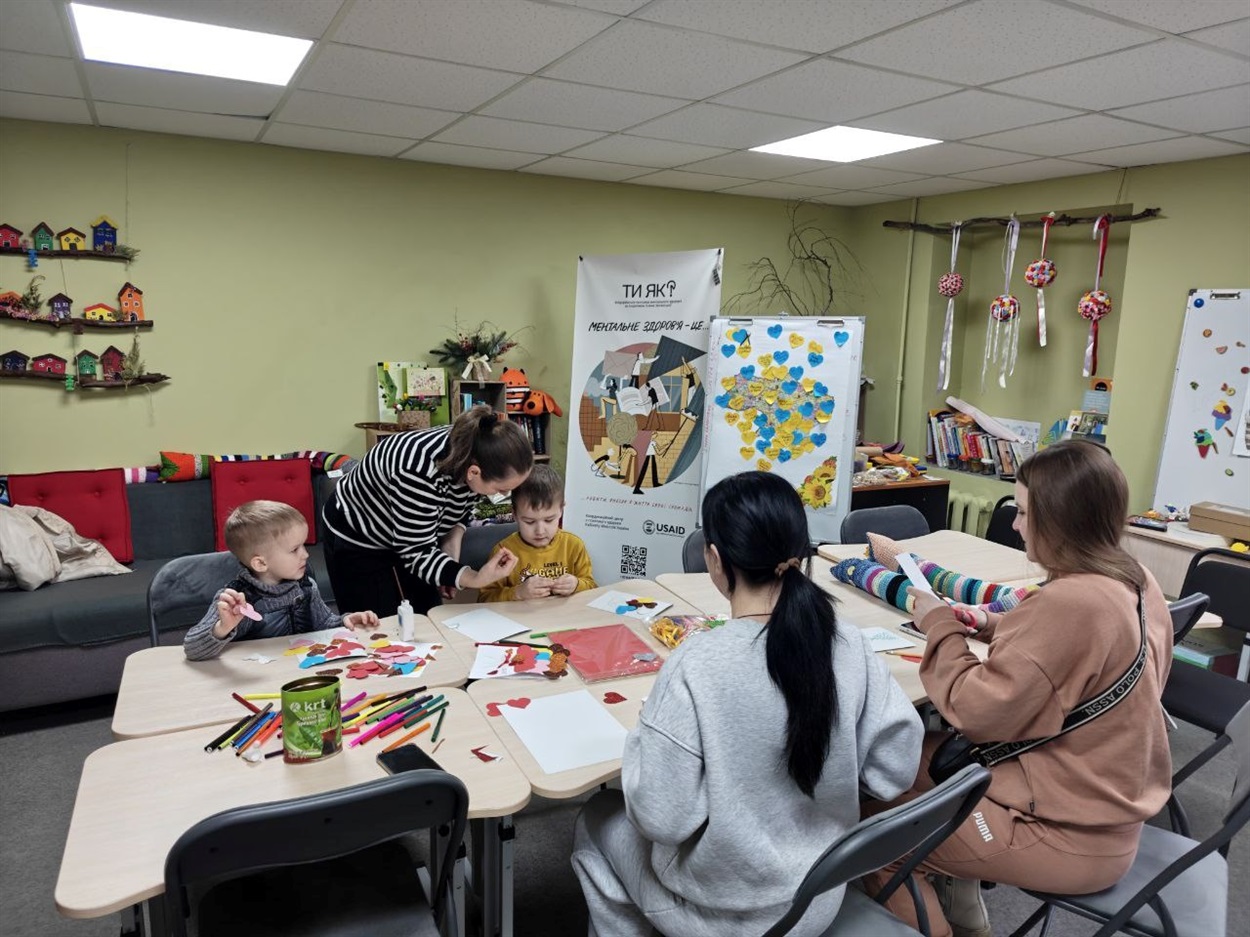 Заняття у координаційному центрі “Вільні разом” у Дніпрі. Фото: Херсонська ОДА