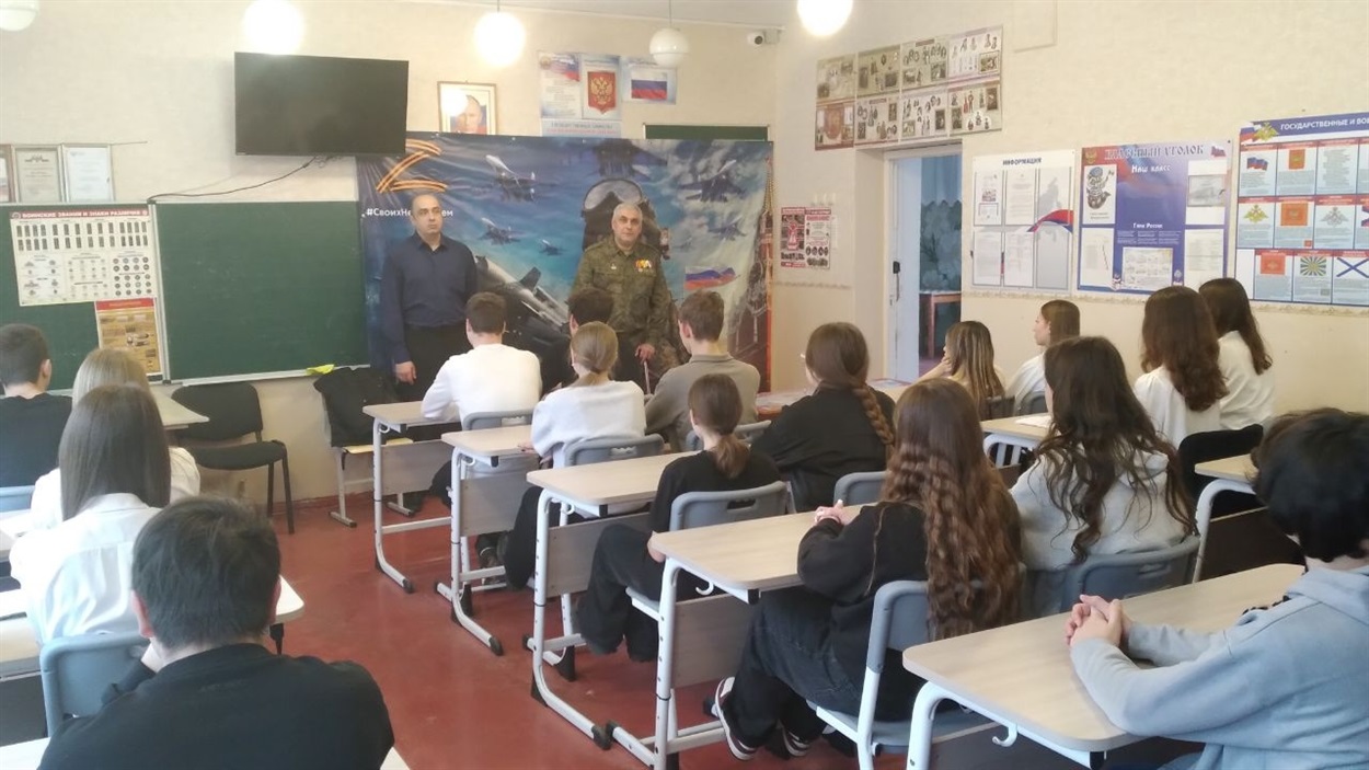 Уроки мужності в окупованих школах. Фото росджерела