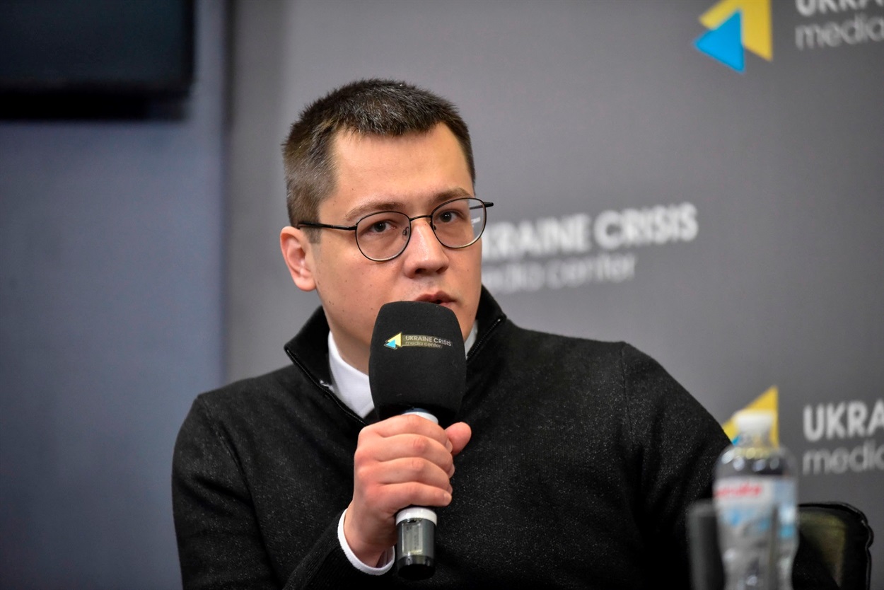 “Саме 2019-2020 роки стали переломними: під прикриттям політичних реформ Кремль здійснив глибоку гуманітарну перебудову, зокрема в сфері історичної науки та шкільної освіти”, — Володимир Солов’ян. Фото: УКМЦ