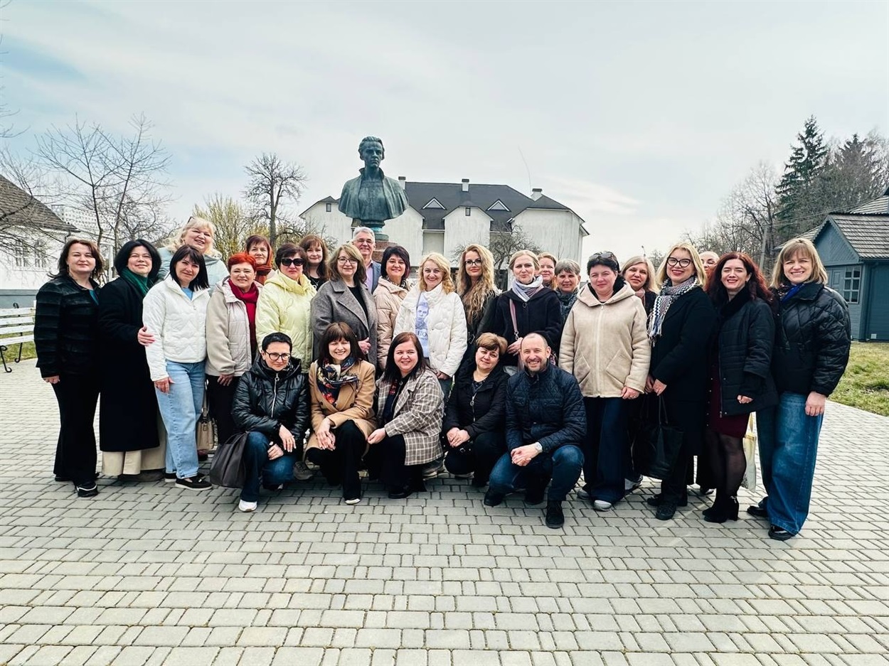 Організатори і члени журі Всеукраїнської учнівської олімпіади з української мови і літератури. Луцьк, березень 2026