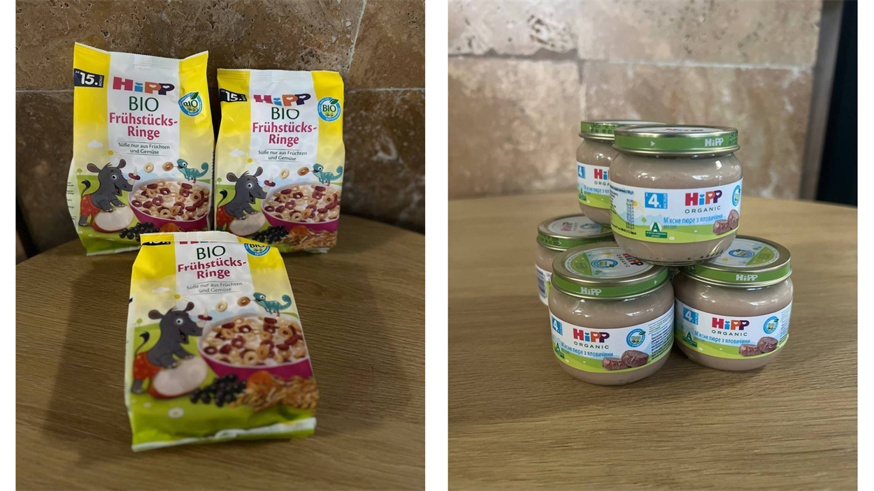 Пюре та сухі сніданки для дітей. Фото: Центр допомоги херсонцям “Вільні разом” у м. Миколаєві