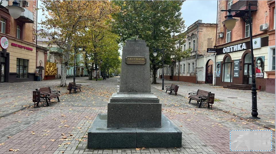 23 жовтня 2022 року пам'ятник полководцю Суворову “евакуювали” на лівобережжя Херсонької області. Фото з окупаційного медіа