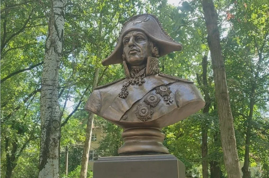 Погруддя Ушакова окупант відкрили у Скадовську в 2024 року. Фото окупаційні медіа