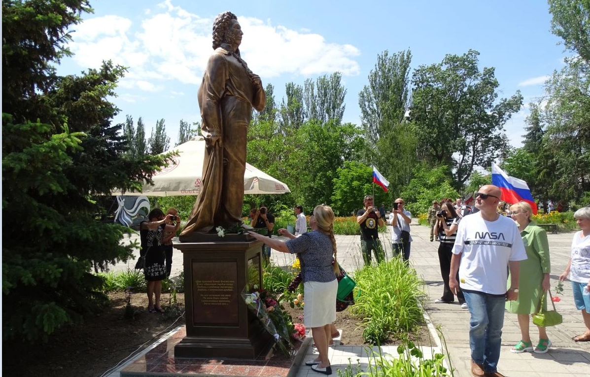 Пам’ятник російському поету Олександру Пушкіну Скадовську. Фото окупаційних соцмереж