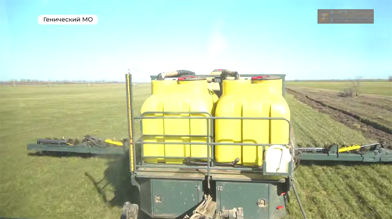 Хімобробка поля в Генічеському районі. Скриншот окупаційного медіа