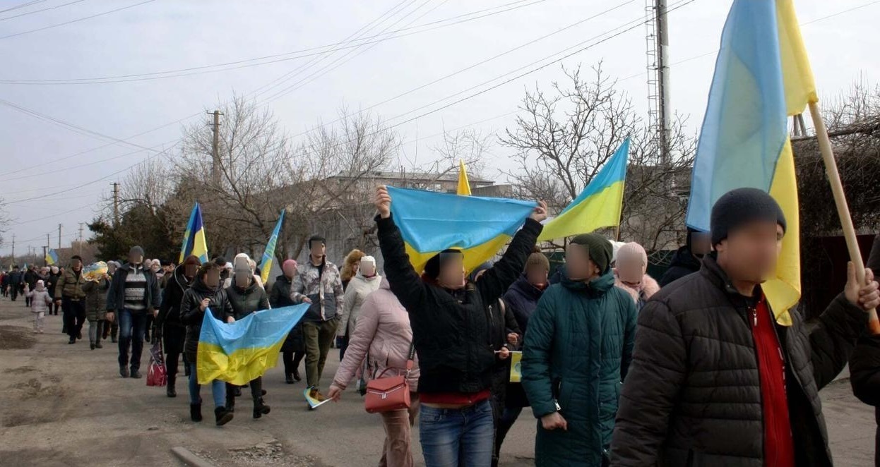 У Горностаївці на мітинг проти російської агресії вийшли сотні людей. 8 березня 2022 року. Фото: Любов Рудя  