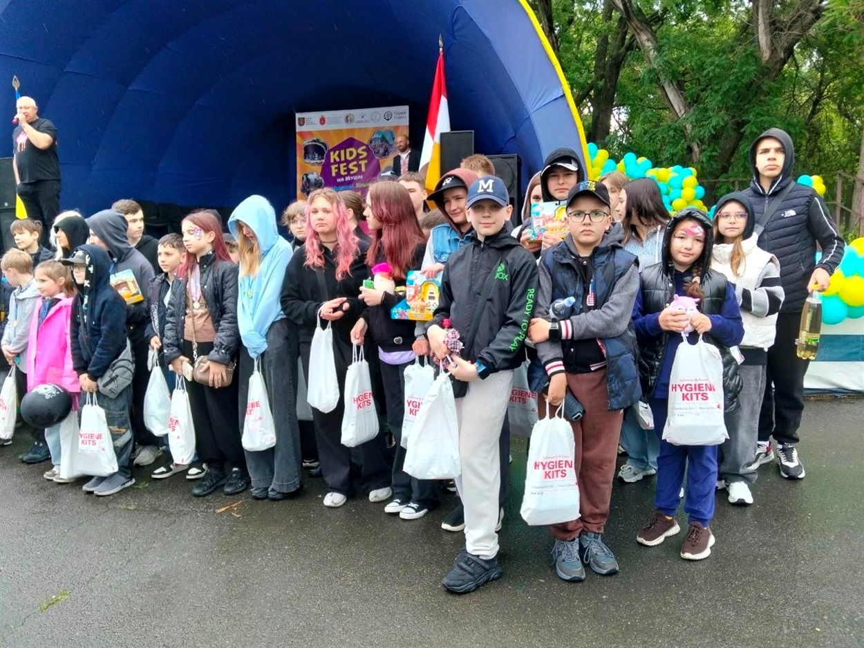 Учасники благодійного фестивалю KIDS FEST “Маленькі. Вільні. Щасливі”. Фото: Нижньосірогозька СТГ 
