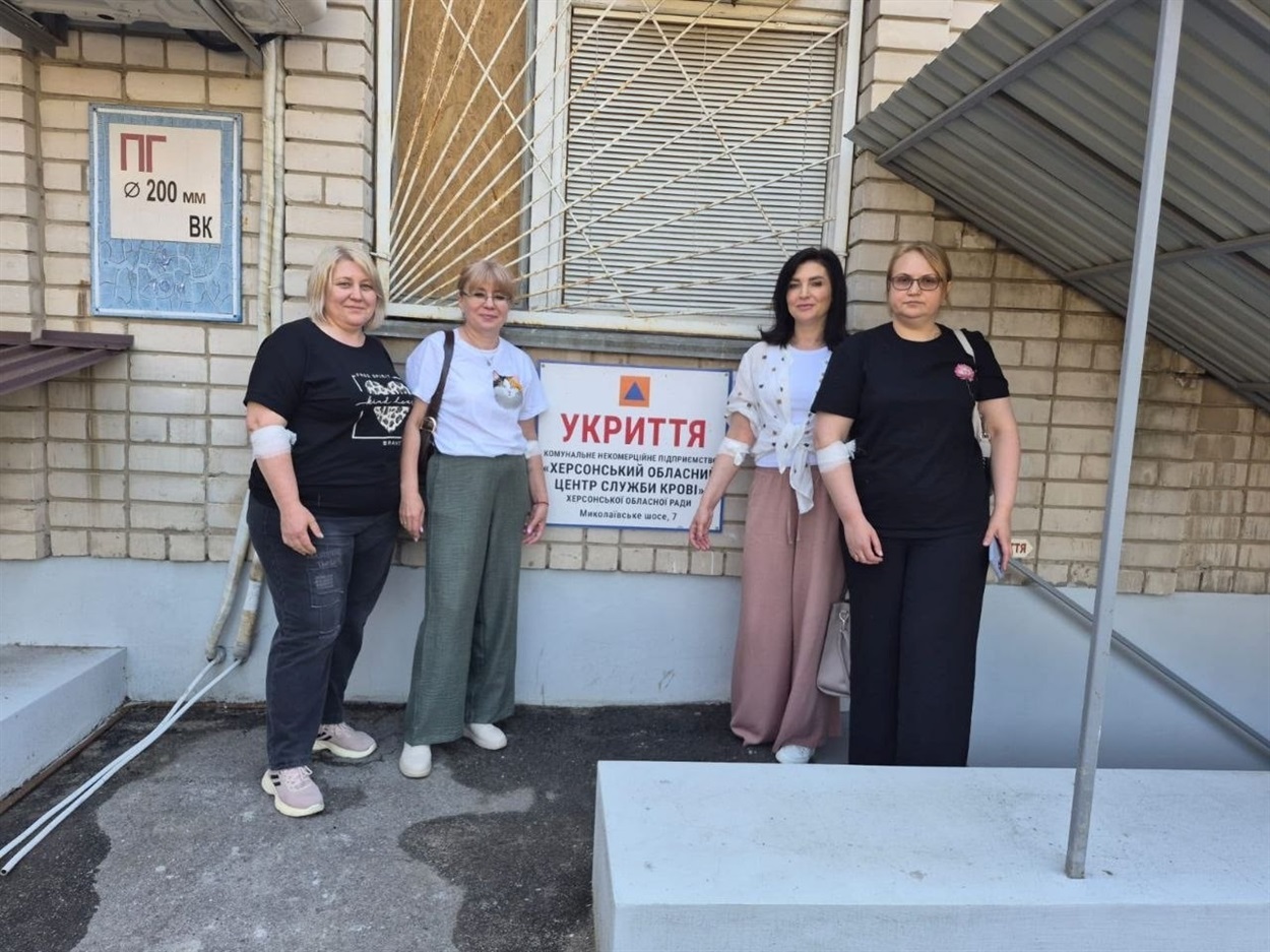 Учасники акції “Здаєш кров — даруєш життя”, Херсонщина. Фото: Херсонська ОВА / Telegram