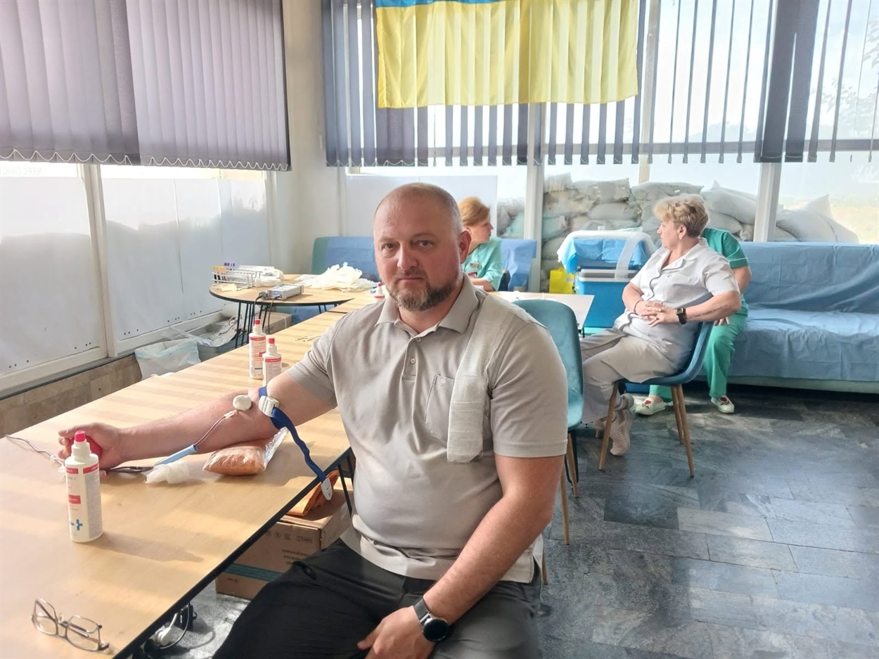 У Миколаєві відбулася донорська акція для ВПО з Херсонщини. Фото: Херсонська ОВА / Facebook