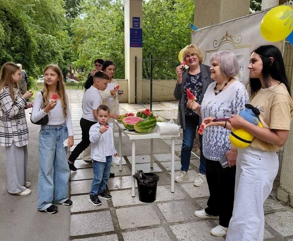 Святкування 1-ї річниці роботи координаційного центру “Вільні разом” у Львові. Фото: Центр допомоги херсонцям “Вільні разом” у Львові / Telegram