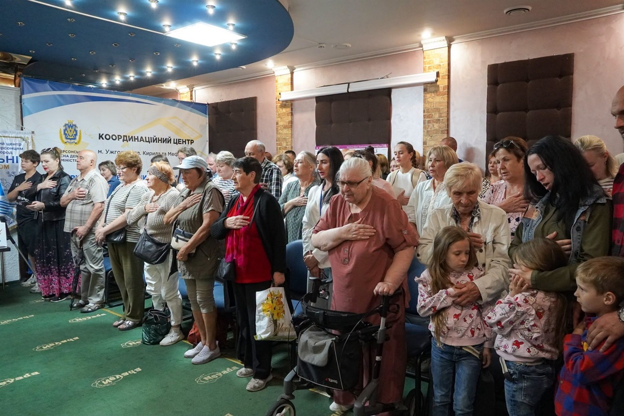 ВПО з Херсонщини на відкритті гуманітарного центру “Вільні разом” в Ужгороді. Фото: Херсонська ОДА (ОВА) / Telegram