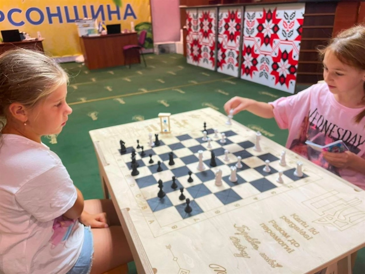 Шаховий клуб “Переможний шах”. Фото: Центр допомоги херсонцям “Вільні разом” в м. Ужгород